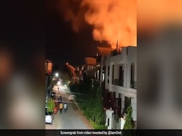 जयपुर में बीती रात पटाखे से लगी आग तो भड़के बॉलीवुड डायरेक्टर, बोले- मूर्ख लगातार...देखें Video जयपुर में बीती रात पटाखे से लगी आग तो भड़के बॉलीवुड डायरेक्टर, बोले- मूर्ख लगातार...देखें Video