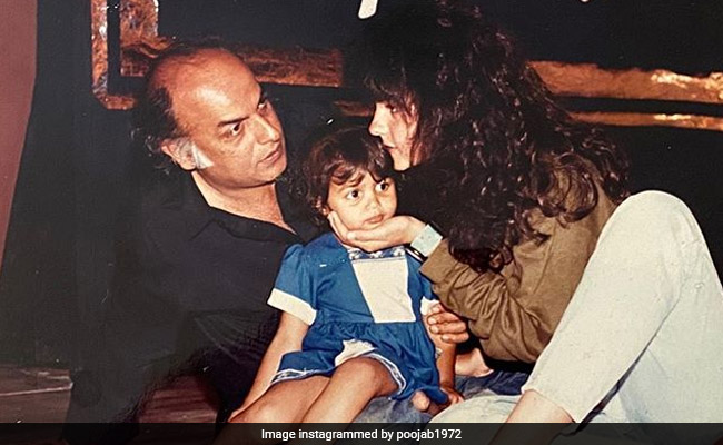 Pooja Bhatt's Throwback Pic With Dad Mahesh Bhatt And Sister Shaheen Turns Her Into "One Big Molten Mess"