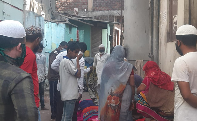 इंदौर में देखने को मिली भाईचारे की बेहतरीन मिसाल, मुसलमानों ने किया पड़ोसी 'दुर्गा मां' का अंतिम संस्कार