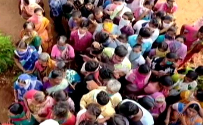 On Camera, Scores Violate Lockdown In Karnataka For Free Food