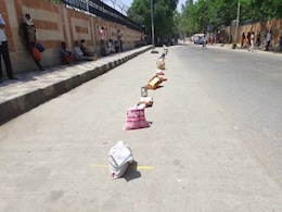 Queues From 6 am For Lunch In Delhi As Lockdown Hits The Poorest Queues From 6 am For Lunch In Delhi As Lockdown Hits The Poorest
