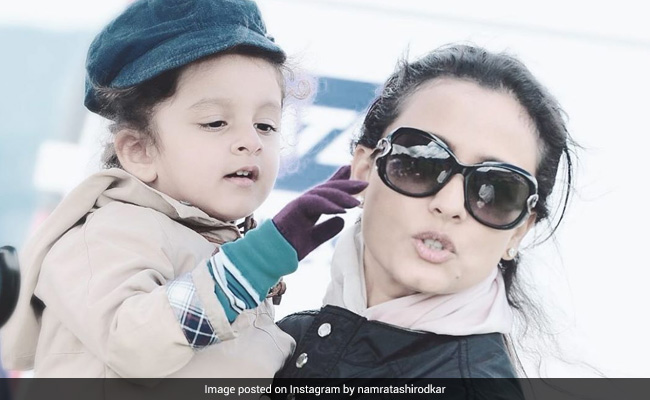 Namrata Shirodkar's Throwback Pic With Baby Sitara Will Drive Your Quarantine Blues Away