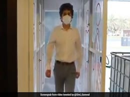 Viral Video: आने-जाने वाले लोगों को यूं सैनेटाइज कर रही यह मशीन, बॉलीवुड एक्ट्रेस बोलीं- हमारे लिए भी... Viral Video: आने-जाने वाले लोगों को यूं सैनेटाइज कर रही यह मशीन, बॉलीवुड एक्ट्रेस बोलीं- हमारे लिए भी...