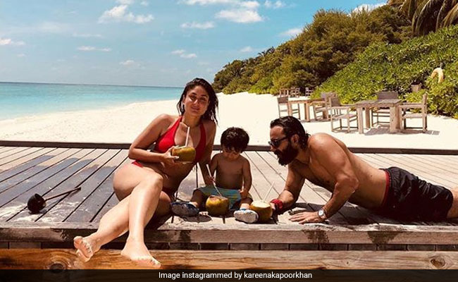 करीना कपूर और सैफ अली खान बीच पर इंज्वॉय करते आए नजर, तैमूर अली खान भी दिखे- देखें Photo