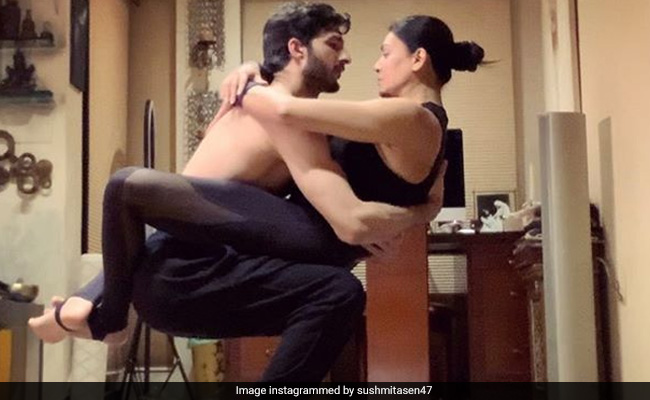Came For Sushmita Sen And Rohman Shawl, Stayed For The Intense Couple's Yoga Pics