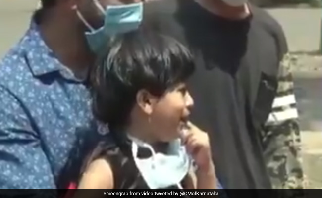 Coronavirus Cases - Video: Karnataka Nurse Breaks Down On Seeing Crying Daughter Outside Hospital