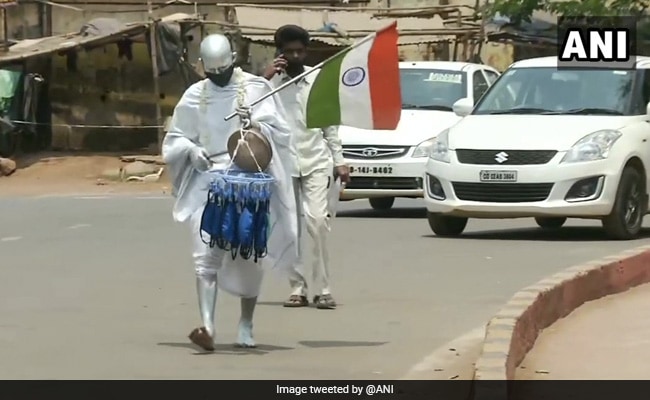 Odisha's 'Silver Gandhi' Distributes Masks, Hand Sanitisers In Slum Areas
