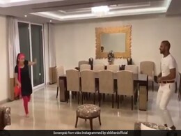 शिखर धवन बने जितेंद्र तो पत्नी बनीं लीना चंद्रावरकर, 'ढल गया दिन...' पर यूं डांस करते आए नजर- देखें Video शिखर धवन बने जितेंद्र तो पत्नी बनीं लीना चंद्रावरकर, 'ढल गया दिन...' पर यूं डांस करते आए नजर- देखें Video