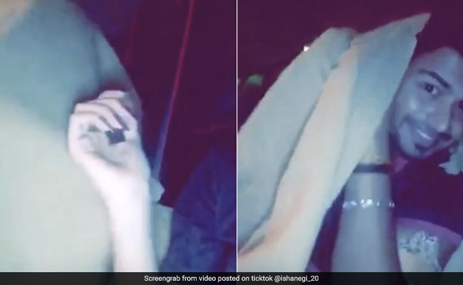 गर्लफ्रेंड ने बनाया ऋषभ पंत का वीडियो तो छिप गए कंबल में, बाहर निकल किया ऐसा... देखें TikTok Viral Video