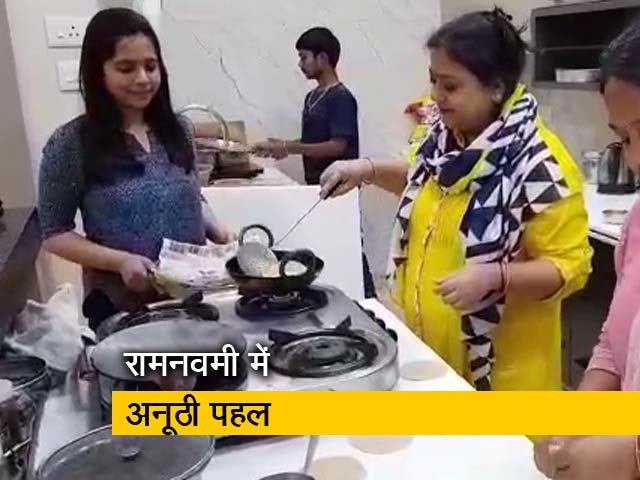 Video: वाराणसी में कन्याओं के बदले जरुरतमंदों को खिलाया गया खाना