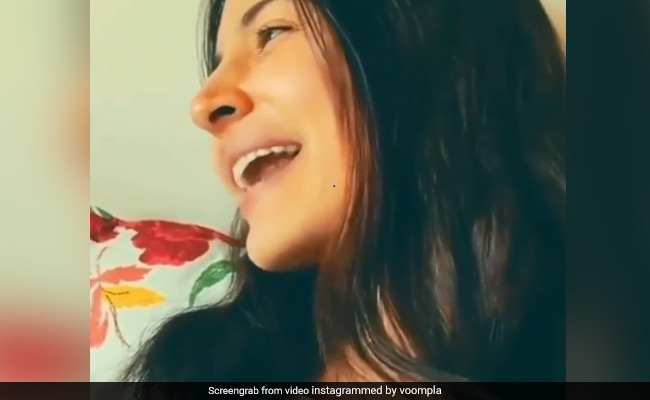 विराट कोहली और अनुष्का शर्मा के Video पर बनें मीम्स, 'ऐ कोहली, पोछा मार ना...'