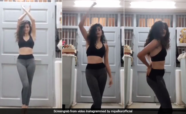 Mithila Palkar "Dared" To Take The Jennifer Lopez Superbowl Challenge. Here's How She Did