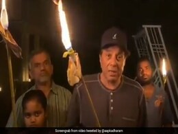 PM Modi ने की थी दीये-मोमबत्ती की अपील तो धर्मेंद्र ने जलाई मशाल, सोशल मीडिया पर वायरल हुआ Video PM Modi ने की थी दीये-मोमबत्ती की अपील तो धर्मेंद्र ने जलाई मशाल, सोशल मीडिया पर वायरल हुआ Video