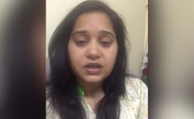 Coronavirus: कोरोना संक्रमित पति पर एम्स नहीं दे रहा ध्यान, पत्नी और बेटे का सैंपल नहीं लिया