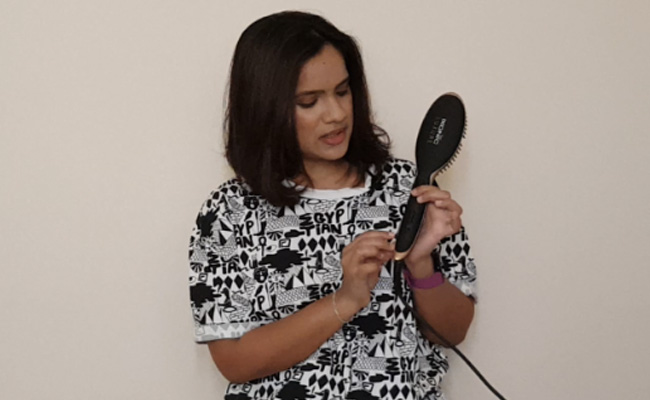 Hairstyling Review: We Tried The Straightening Luxure Hot Brush From Ikonic