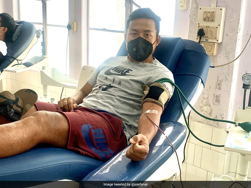 Indian Footballer Jeje Lalpekhlua Donates Blood To Help Fight Coronavirus In Mizoram Indian Footballer Jeje Lalpekhlua Donates Blood To Help Fight Coronavirus In Mizoram