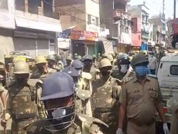 उत्तर प्रदेश के मेरठ में मस्जिद का मुआयना करने पहुंची पुलिस टीम पर पथराव उत्तर प्रदेश के मेरठ में मस्जिद का मुआयना करने पहुंची पुलिस टीम पर पथराव
