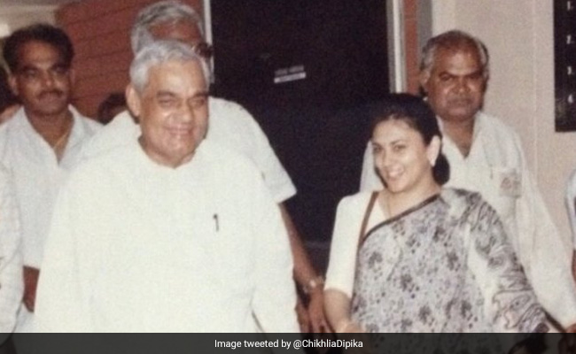 पूर्व पीएम अटल बिहारी वाजपेयी के साथ नजर आईं 'रामायण' की 'सीता', Photo शेयर कर बोलीं- एक महान व्यक्ति, जिनसे...