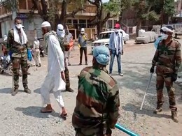MP: मस्जिद में इकठ्ठे पढ़ रहे थे नमाज, पुलिस आई तो कई भागे तो कुछ को पीटते हुए ले गई अपने साथ- सामने आया Video MP: मस्जिद में इकठ्ठे पढ़ रहे थे नमाज, पुलिस आई तो कई भागे तो कुछ को पीटते हुए ले गई अपने साथ- सामने आया Video