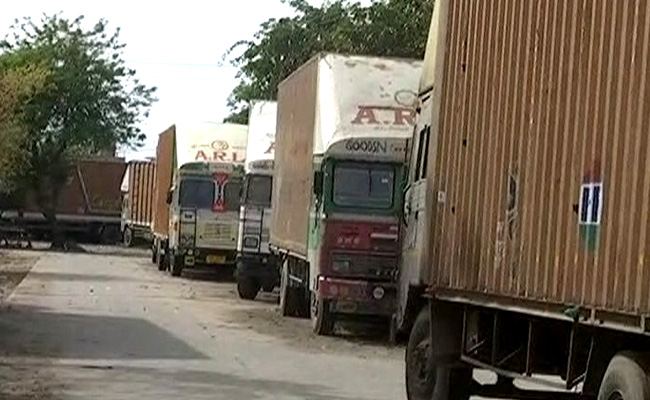 Coronavirus Lockdown: No Drivers, Workers: 3 Lakh Trucks With Goods Worth 35,000 Crores Stuck