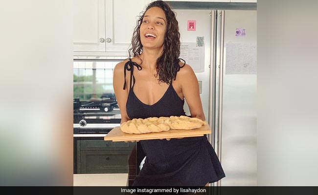 Lisa Haydon Shares Bread Recipe That Will "Keep Your Kids Busy"