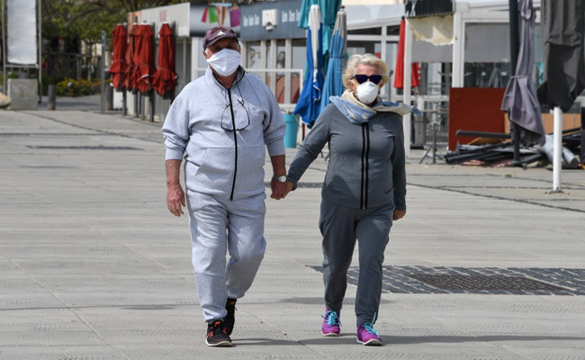 No Covid Health Pass In France For People Over 65 Without Booster Shots