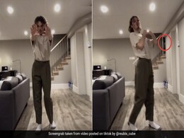 घर पर अकेले TikTok वीडियो बना रहा था शख्स, पीछे से दिखी ऐसी परछाई कि डर गए लोग... देखें Viral Video घर पर अकेले TikTok वीडियो बना रहा था शख्स, पीछे से दिखी ऐसी परछाई कि डर गए लोग... देखें Viral Video
