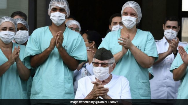 World War II के 99 वर्षीय सैनिक ने कोरोना को दी मात, चेहरे पर मुस्कान देख डॉक्टर्स ने मारा Salute, देखें Video