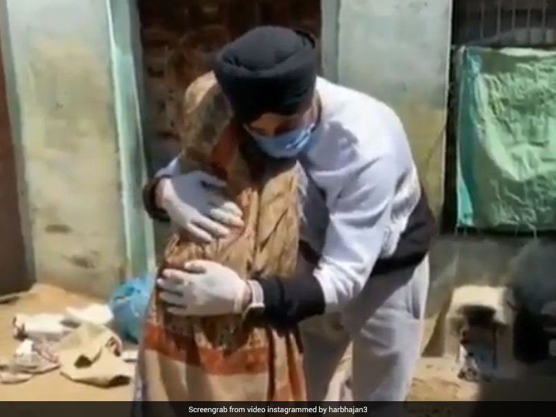 "Amazing To See": Harbhajan Singh Shares Video Of Sikh Man Helping Old Woman