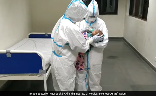 AIIMS Raipur Nurses Taking Care Of Baby As Mother, Family Have COVID-19