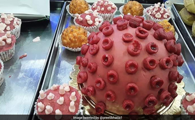 क्या आपने खाई 'कोरोनावायरस' मिठाई? दुकान पर सजी दिखी तो खरीदने के लिए लगी भीड़...