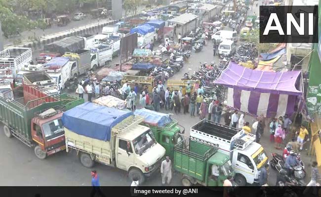 300 Shops Shut In Delhi's Azadpur Mandi After COVID-19 Death