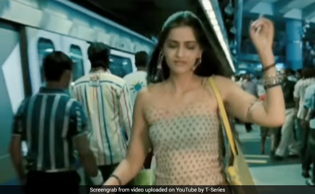 Here's How Sonam Kapoor Reacted To DMRC's "Original" <I>Masakali</I> Tweet