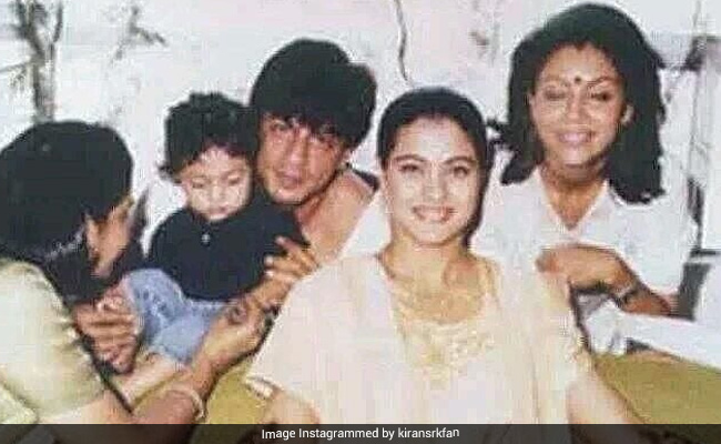 Viral: When Shah Rukh Khan Attended Kajol's <I>Mehndi</I> With Gauri And Aryan
