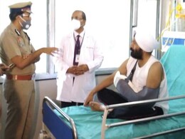 पंजाब : निहंगों ने काटा था हाथ, अब अस्पताल से डिस्चार्ज होकर घर पहुंचे SI हरजीत सिंह, बेटे को बनाया गया कांस्टेबल पंजाब : निहंगों ने काटा था हाथ, अब अस्पताल से डिस्चार्ज होकर घर पहुंचे SI हरजीत सिंह, बेटे को बनाया गया कांस्टेबल