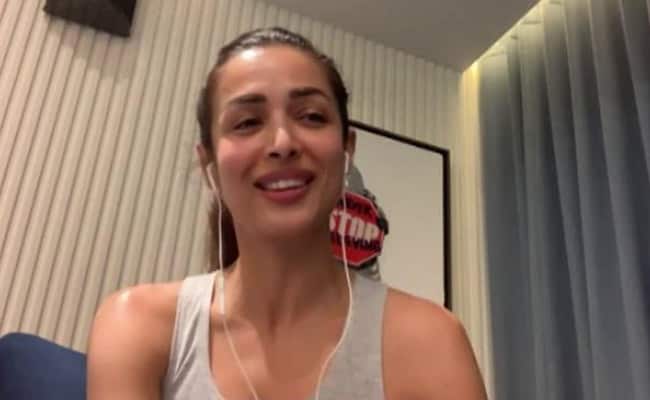 मलाइका अरोड़ा ने बताया पानी पीने का सही तरीका, जानें किस समय पीना चाहिए पानी!