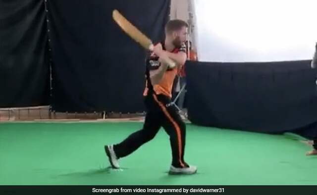 Ravindra jadeja react on David Warner Swings Bat Like A Sword Watch Video Ravindra jadeja react on David Warner Swings Bat Like A Sword Watch Video