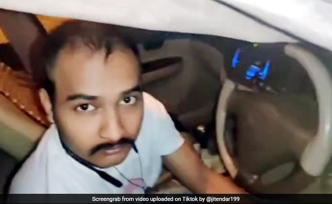 TikTok Viral Video: लॉकडाउन में कार में छिपकर बैठ गया पति, पकड़ा गया तो पत्नी बोली - 'चलो, बरतन धो...'