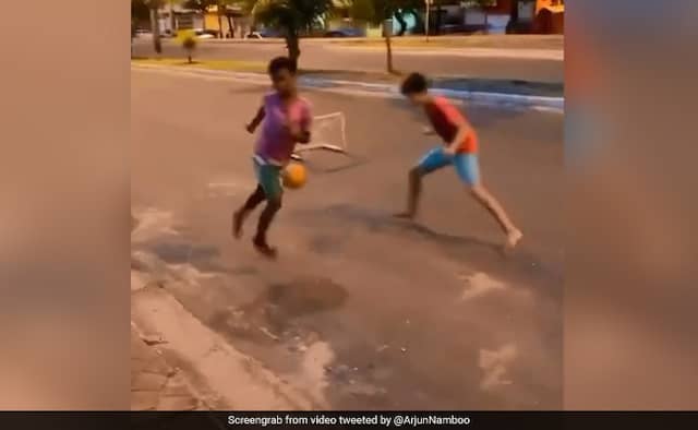 Kid scoring a goal while-playing-football, the player in front is also surprised, see viral video Kid scoring a goal while-playing-football, the player in front is also surprised, see viral video