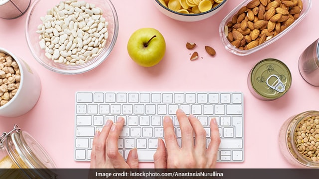 Choose healthy snacks while working from home to avoid weight gain