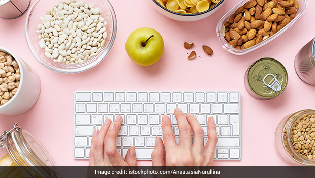Choose healthy snacks while working from home to avoid weight gain