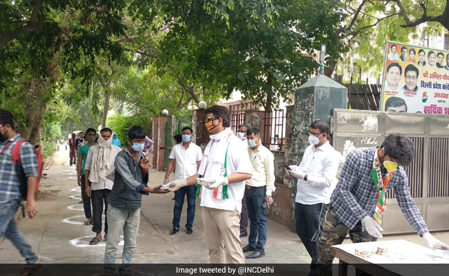 Delhi Congress Starts Kitchen In Party Office To Serve Food To Migrant Workers