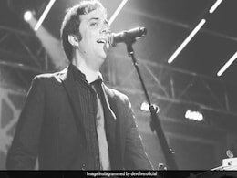 Adam Schlesinger "Was A One-der": Tom Hanks Pays Film Reference Tribute To Singer Who Died Of COVID-19 Adam Schlesinger "Was A One-der": Tom Hanks Pays Film Reference Tribute To Singer Who Died Of COVID-19