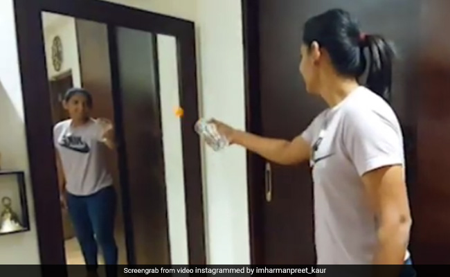 Lockdown में हरमनप्रीत कौर के जादू का वीडियो हुआ वायरल, शीशे के सामने खड़े होकर दिखाया करतब..देखें Video