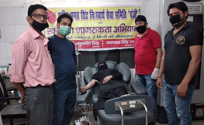 लखीमपुर खीरी में मुस्लिम महिला ने रोजे तोड़कर एक गंभीर बीमार हिन्दू युवक को ब्लड डोनेट किया