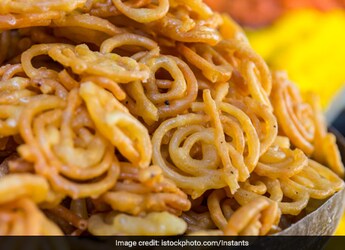 Jalebi Pizza, Aloo Jalebi And More: 5 Recipes To Give A Unique Makeover To Regular Jalebi Jalebi Pizza, Aloo Jalebi And More: 5 Recipes To Give A Unique Makeover To Regular Jalebi