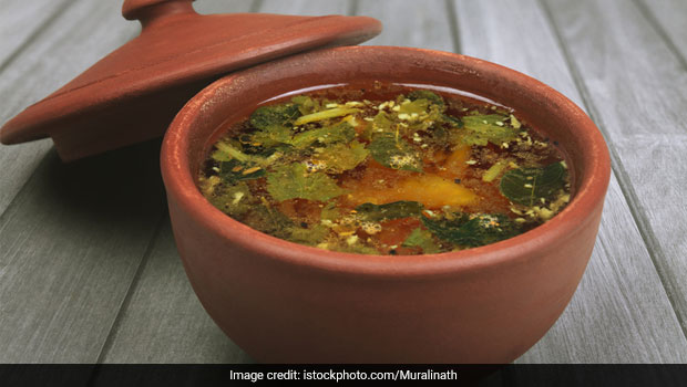 Summer Diet: How To Make South Indian-Style Tamarind (Imli) Curry For A Light Meal