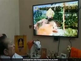 सीता हरण को देख भावुक हुए Ramayan के 'रावण', हाथ जोड़कर यूं दिया रिएक्शन- देखें Video सीता हरण को देख भावुक हुए Ramayan के 'रावण', हाथ जोड़कर यूं दिया रिएक्शन- देखें Video