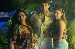 Ent Wrap: Sara's Throwback Pic, Priyanka Chopra On COVID-19 Ent Wrap: Sara's Throwback Pic, Priyanka Chopra On COVID-19