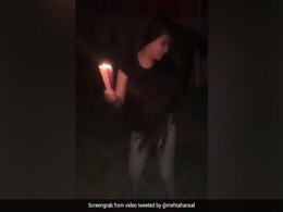 हाथ में मोमबत्ती लेकर 'गो कोरोना' पर नाचने लगी लड़की, फिल्म निर्माता बोले- इसे हनी सिंह के पास भेजो...देखें Video हाथ में मोमबत्ती लेकर 'गो कोरोना' पर नाचने लगी लड़की, फिल्म निर्माता बोले- इसे हनी सिंह के पास भेजो...देखें Video